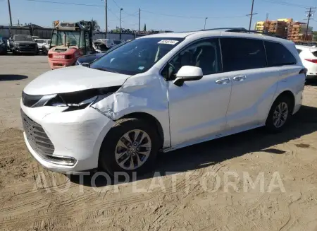 TOYOTA SIENNA XLE 2022 vin 5TDJRKEC1NS087064 from auto auction Copart