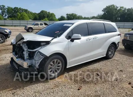 TOYOTA SIENNA XLE 2022 vin 5TDYRKEC0NS121056 from auto auction Copart