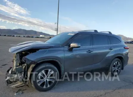 Toyota Highlander 2022 2022 vin 5TDHZRBH4NS573732 from auto auction Copart