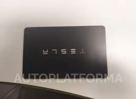 TESLA MODEL Y 2022 vin 7SAYGDEE0NF358091 from auto auction Iaai