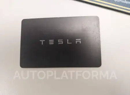 TESLA MODEL Y 2022 vin 7SAYGDEF2NF377699 from auto auction Iaai