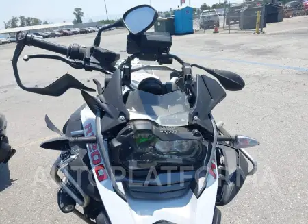 BMW R1200 2017 vin WB10A1208HZ898173 from auto auction Iaai