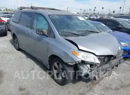 Toyota Sienna 2018 2018 vin 5TDKZ3DC7JS919500 from auto auction Iaai