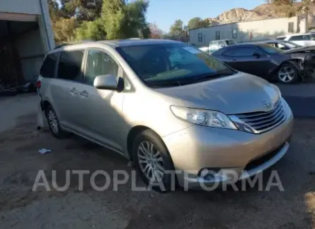 Toyota Sienna 2017 2017 vin 5TDYZ3DC4HS886640 from auto auction Iaai