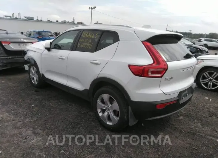 VOLVO XC40 MOMENTUM 2022 vin YV4162UK6N2650941 from auto auction Caiaai