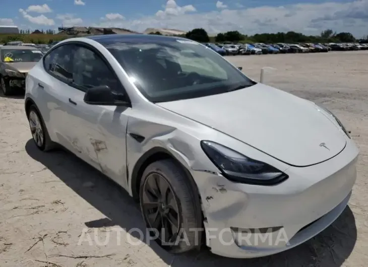 TESLA MODEL Y 2022 vin 7SAYGAEE5NF364824 from auto auction Copart