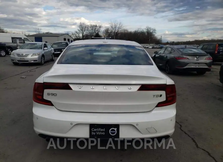 VOLVO S90 T5 MOM 2018 vin LVY982MK6JP033657 from auto auction Copart