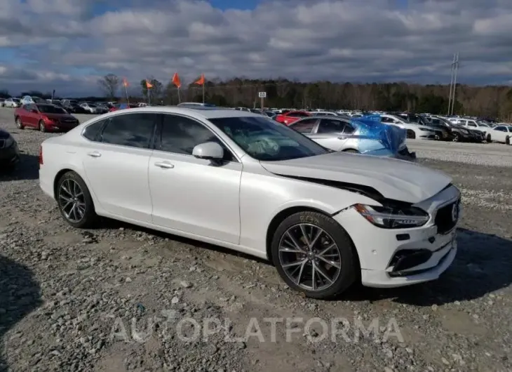 VOLVO S90 T5 MOM 2018 vin LVY982MK2JP040413 from auto auction Copart