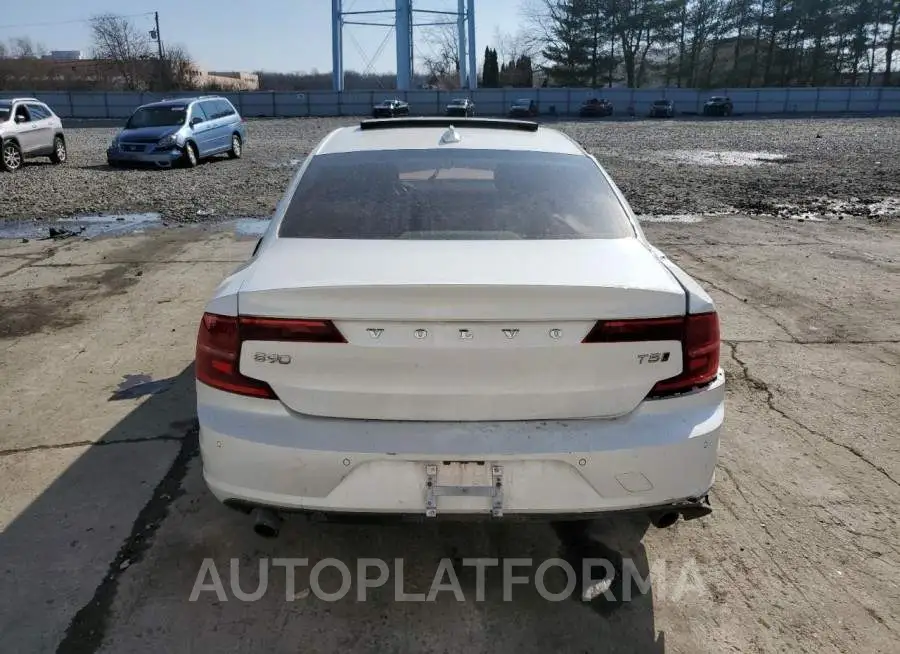 VOLVO S90 T5 MOM 2018 vin LVY982MK0JP024405 from auto auction Copart