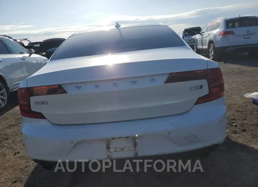 VOLVO S90 T5 MOM 2018 vin LVY982MK4JP028585 from auto auction Copart