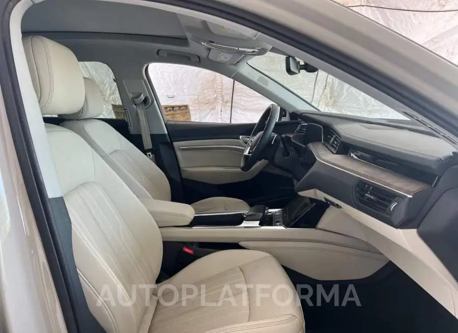 AUDI E-TRON PRE 2019 vin WA1LAAGEXKB013129 from auto auction Copart