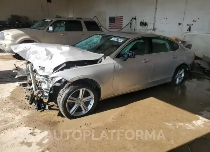 VOLVO S90 T5 MOM 2018 vin LVY982MK4JP029610 from auto auction Copart