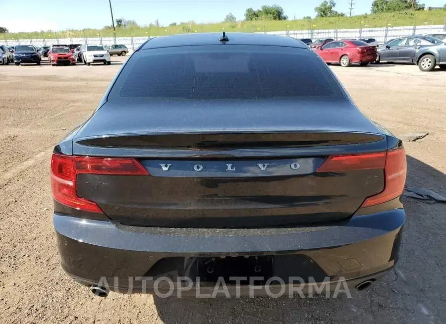 VOLVO S90 T5 MOM 2018 vin LVY982AK2JP020747 from auto auction Copart