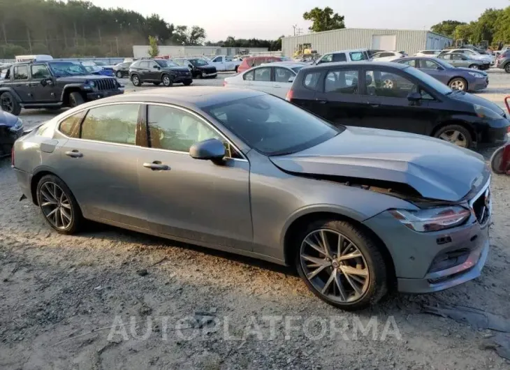 VOLVO S90 T5 MOM 2018 vin LVY982MK6JP008192 from auto auction Copart