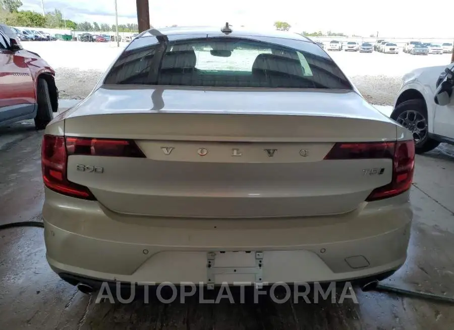 VOLVO S90 T5 MOM 2018 vin LVY982MK3JP006318 from auto auction Copart