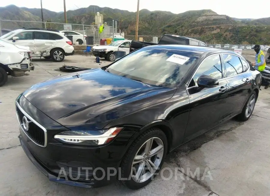 VOLVO S90 2018 vin LVY982MK2JP018329 from auto auction Iaai