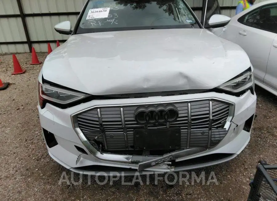 AUDI E-TRON 2019 vin WA1LAAGE7KB020913 from auto auction Iaai