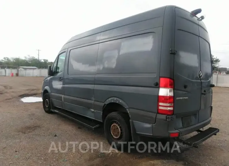 MERCEDES-BENZ SPRINTER CARGO VAN 2018 vin WD3PE7CD9JP637642 from auto auction Iaai