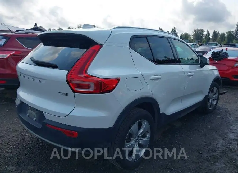 VOLVO XC40 2021 vin YV4162UK6M2465920 from auto auction Iaai