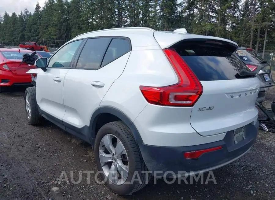 VOLVO XC40 2021 vin YV4162UK6M2465920 from auto auction Iaai