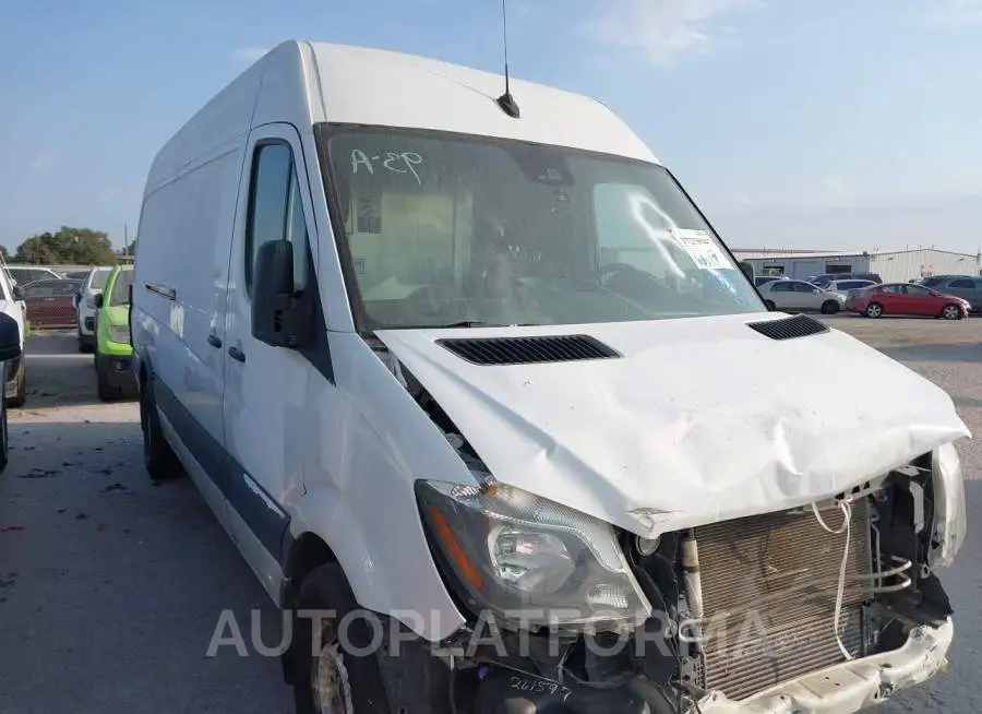 MERCEDES-BENZ SPRINTER CARGO VAN 2018 vin WD3PE8CD9JP598363 from auto auction Iaai