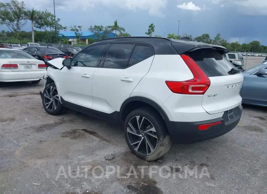 VOLVO XC40 2022 vin YV4162UM4N2730711 from auto auction Iaai