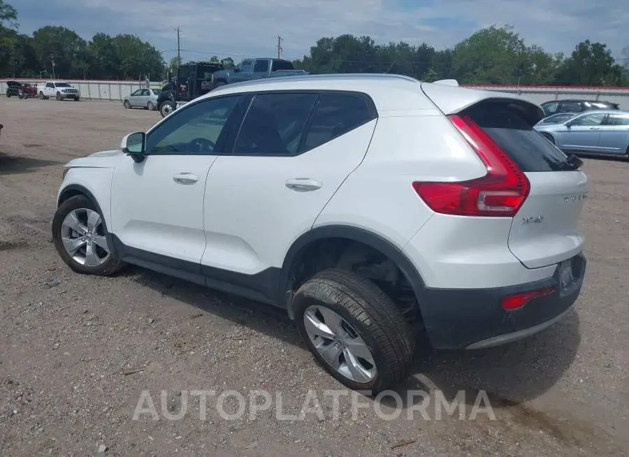 VOLVO XC40 2022 vin YV4162UK4N2759849 from auto auction Iaai