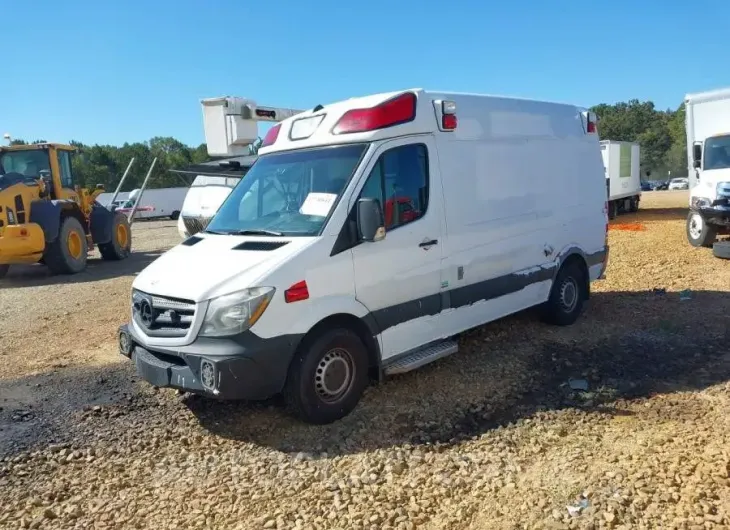 MERCEDES-BENZ SPRINTER CARGO VANS 2015 vin WD3PE7CC6FP164717 from auto auction Iaai