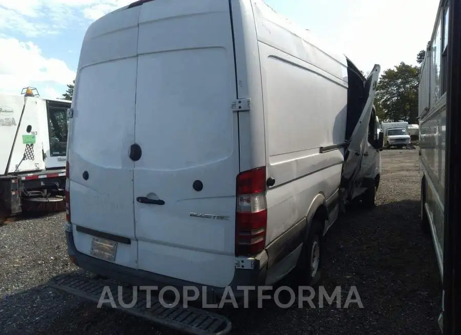 MERCEDES-BENZ SPRINTER CARGO VANS 2015 vin WD3PE8DB5FP132921 from auto auction Iaai