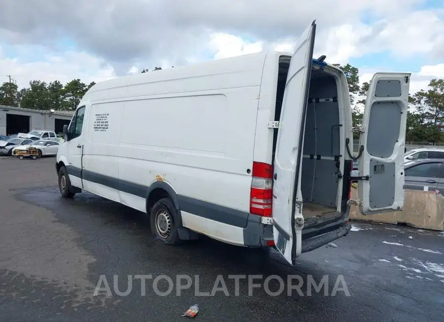 MERCEDES-BENZ SPRINTER CARGO VANS 2015 vin WD3PE8DC7FP112470 from auto auction Iaai