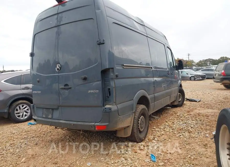 MERCEDES-BENZ SPRINTER CARGO VAN 2018 vin WD3PE7CD2JP632783 from auto auction Iaai