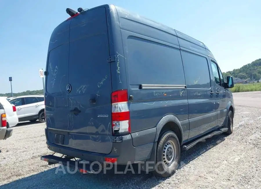 MERCEDES-BENZ SPRINTER CARGO VAN 2018 vin WD3PE7CD5JP633314 from auto auction Iaai