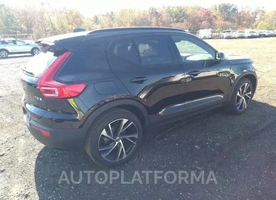 VOLVO XC40 2022 vin YV4162UM5N2789878 from auto auction Iaai