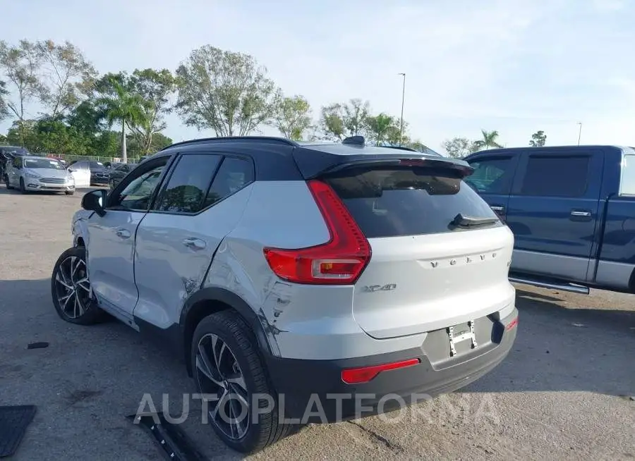 VOLVO XC40 2022 vin YV4162UM9N2790239 from auto auction Iaai