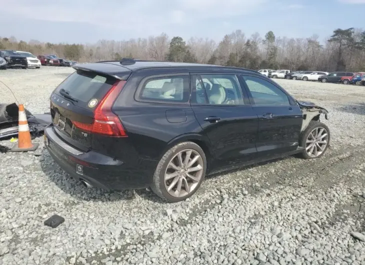 VOLVO V60 T5 MOM 2020 vin YV1102EKXL2395012 from auto auction Copart