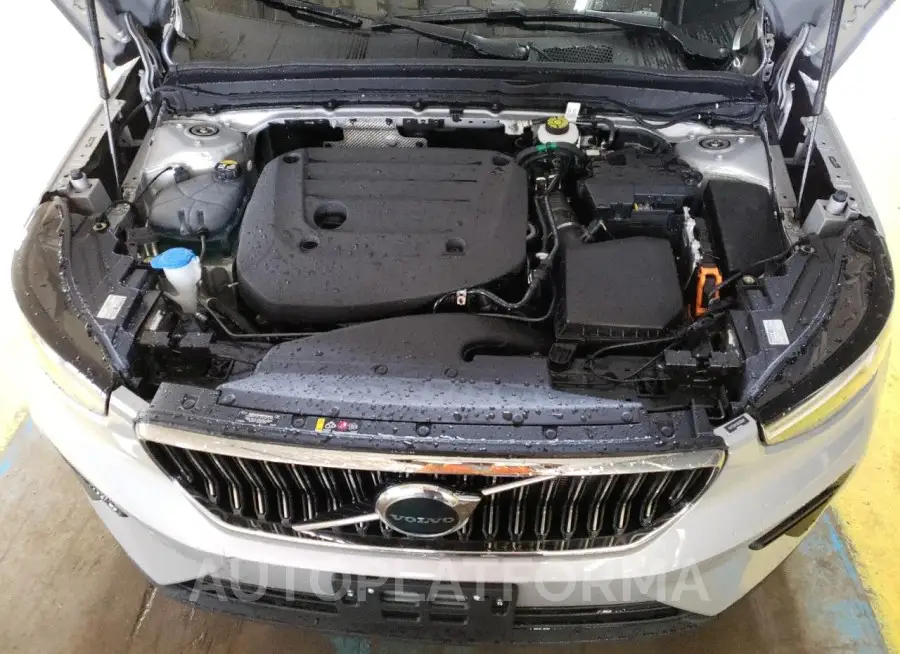 VOLVO XC40 CORE 2024 vin YV4L12UK5R2335691 from auto auction Copart