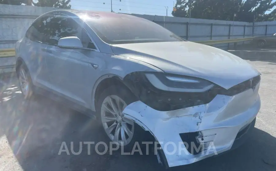 TESLA MODEL X 2017 vin 5YJXCAE2XHF051959 from auto auction Copart