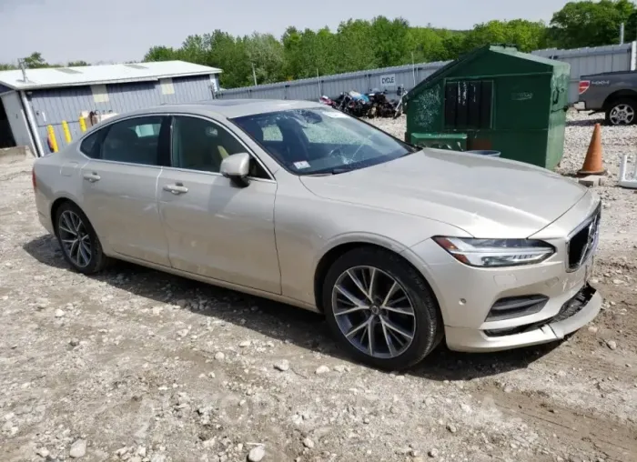 VOLVO S90 T5 MOM 2018 vin LVY982MK1JP006317 from auto auction Copart