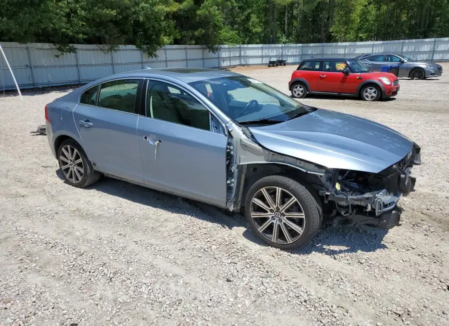 VOLVO S60 PLATIN 2017 vin LYV402TMXHB137926 from auto auction Copart