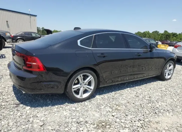 VOLVO S90 T5 MOM 2018 vin LVY982MK5JP026490 from auto auction Copart