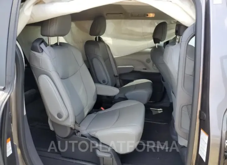 TOYOTA SIENNA XLE 2022 vin 5TDYSKFC4NS047613 from auto auction Copart