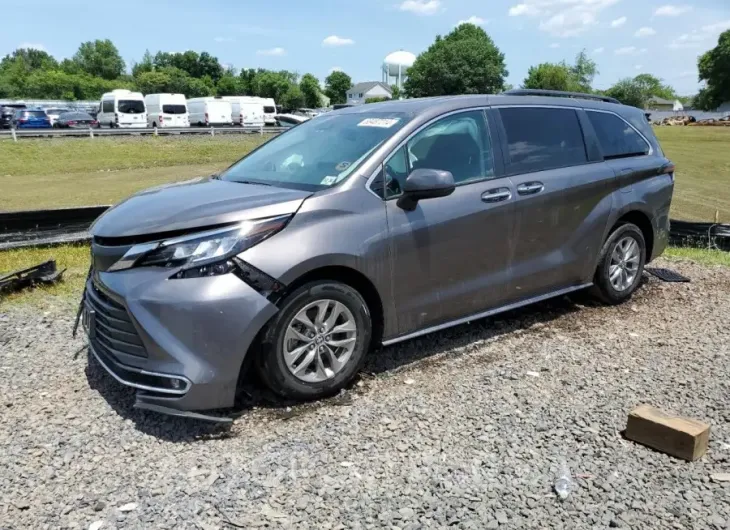 TOYOTA SIENNA XLE 2022 vin 5TDYSKFC4NS047613 from auto auction Copart