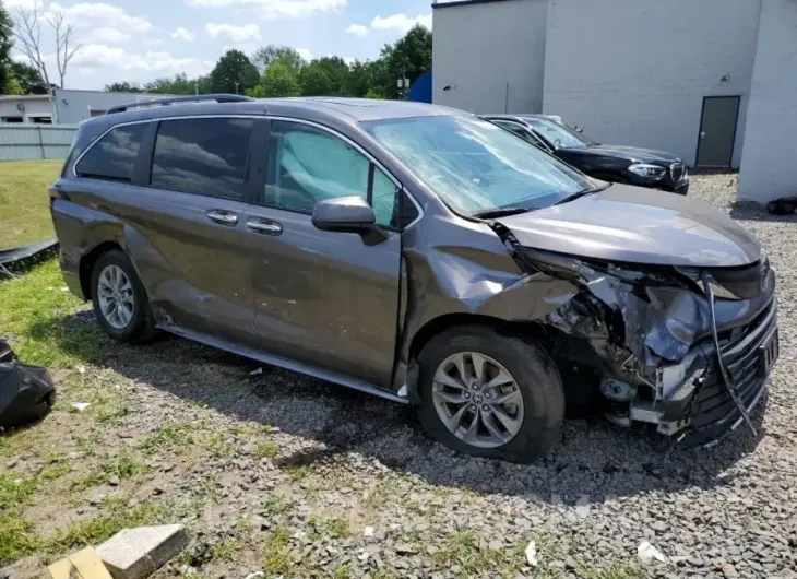 TOYOTA SIENNA XLE 2022 vin 5TDYSKFC4NS047613 from auto auction Copart