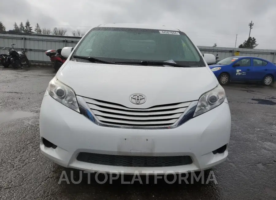 TOYOTA SIENNA LE 2017 vin 5TDKZ3DC8HS823269 from auto auction Copart