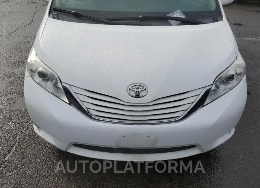 TOYOTA SIENNA LE 2017 vin 5TDKZ3DC8HS823269 from auto auction Copart