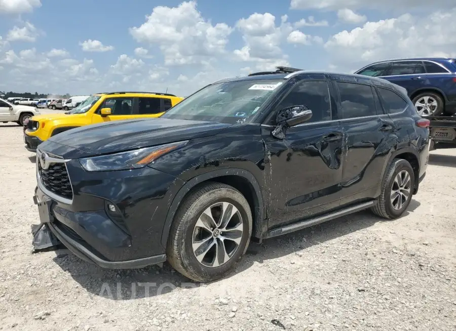 TOYOTA HIGHLANDER 2022 vin 5TDGZRAH8NS137866 from auto auction Copart