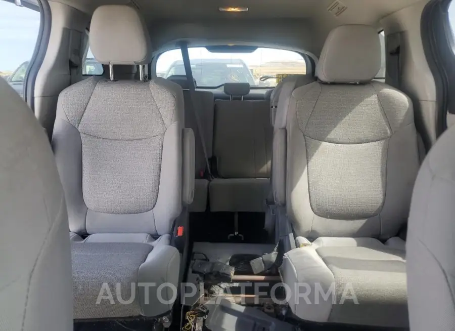 TOYOTA SIENNA LE 2021 vin 5TDKRKEC0MS028817 from auto auction Copart