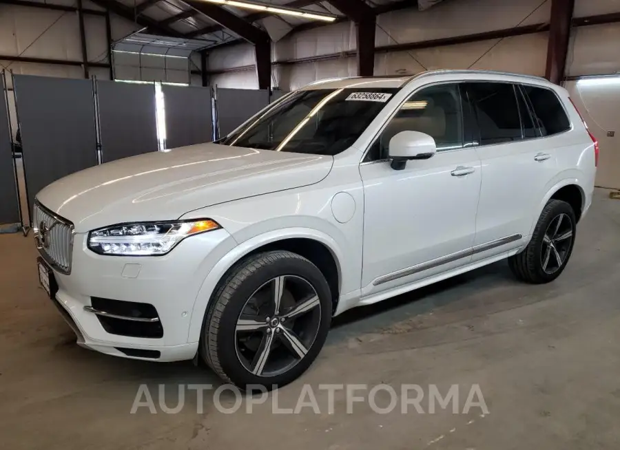 VOLVO XC90 T8 2017 vin YV4BC0PLXH1114445 from auto auction Copart