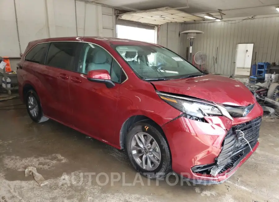 TOYOTA SIENNA LE 2024 vin 5TDKRKEC8RS188984 from auto auction Copart