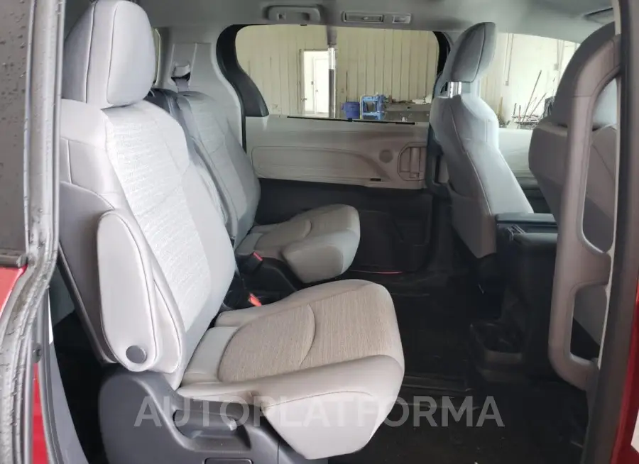 TOYOTA SIENNA LE 2024 vin 5TDKRKEC8RS188984 from auto auction Copart